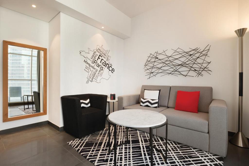 Сьюит (Люкс TRYP «Премиум», бесплатный трансфер от/до пляжа), Отель TRYP by Wyndham Dubai