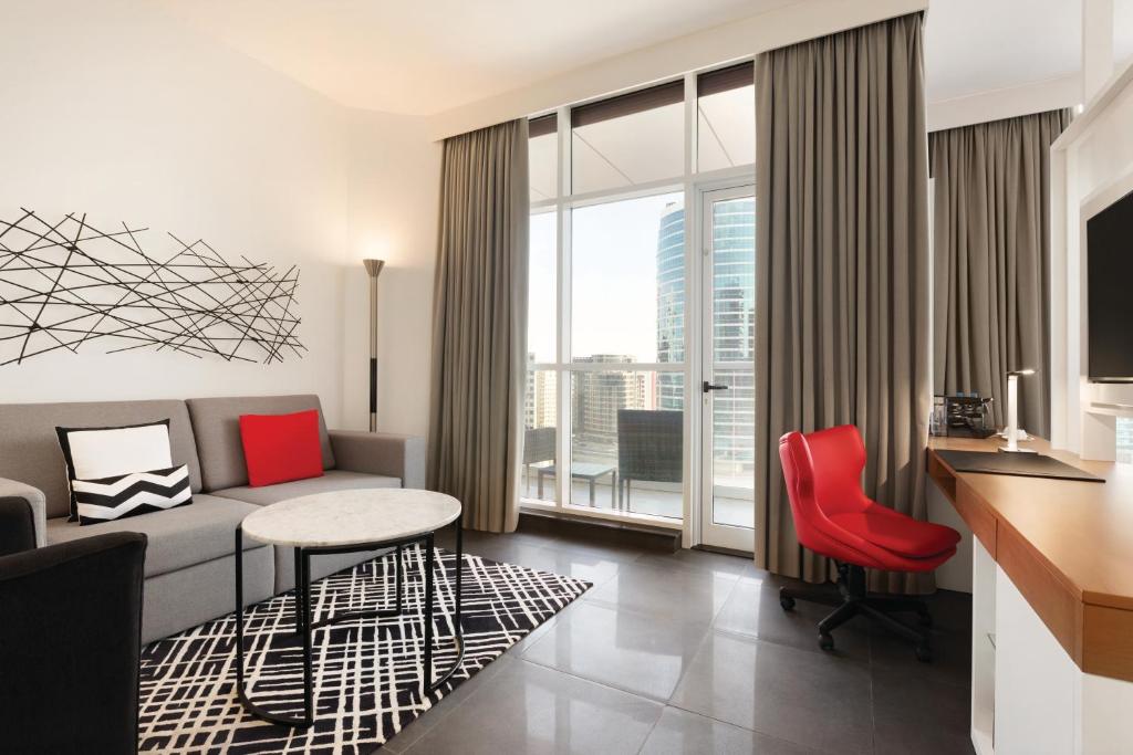 Сьюит (Люкс TRYP «Премиум», бесплатный трансфер от/до пляжа), Отель TRYP by Wyndham Dubai