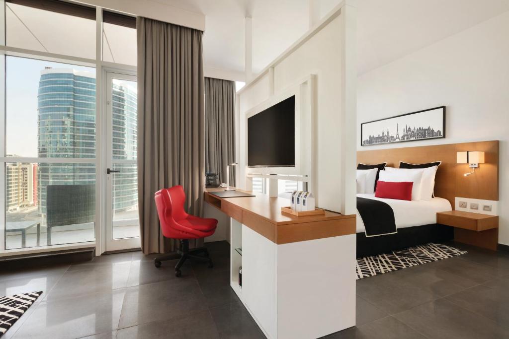 Сьюит (Люкс TRYP «Премиум», бесплатный трансфер от/до пляжа), Отель TRYP by Wyndham Dubai