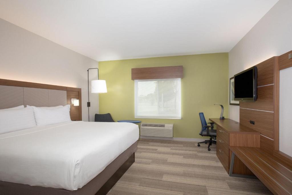 Holiday Inn Express & Suites Amarillo, an IHG Hotel photo 2