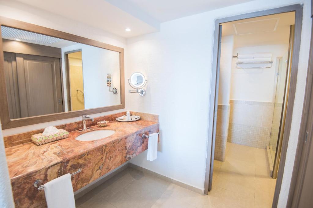 Сьюит (Полулюкс), Gran Caribe All Inclusive - Panama Jack Resorts Cancun