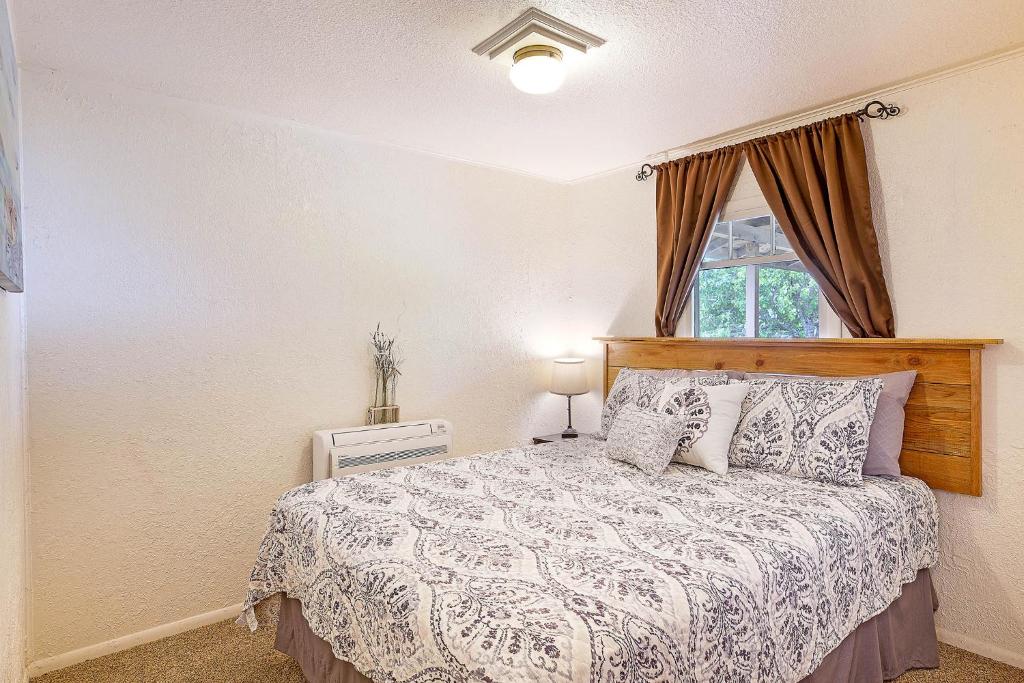 Crabbin Cabin - You Won't Be Crabby After Staying Here! photo 3
