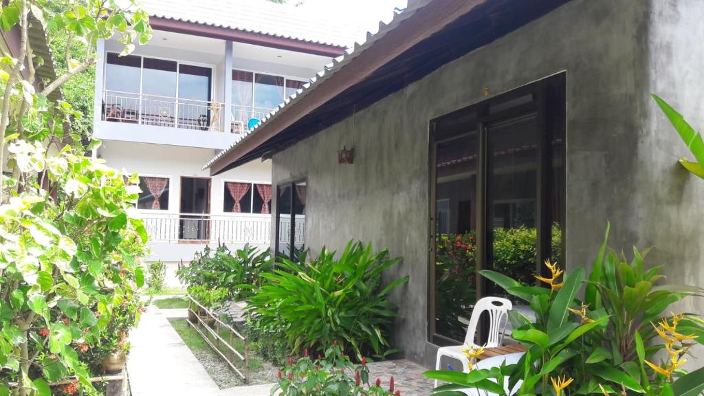 Maehaad Garden Inn photo 3