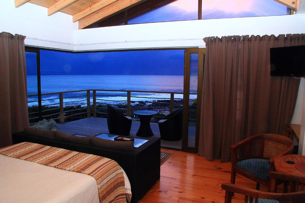 Beach House photo 2