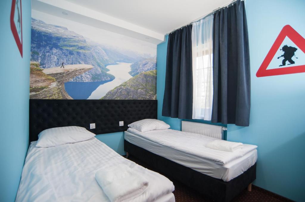 Двухместный (Двухместный номер с 2 отдельными кроватями), World Hostel
