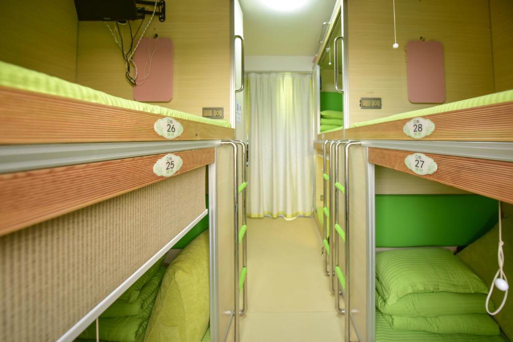 Номер (Кровать в 6-местном общем номере для мужчин и женщин - Lvshu), Qingting Space Capsule Hostel