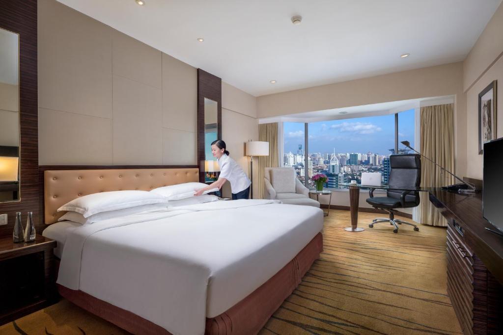 Двухместный (Номер Делюкс с кроватью размера «king-size»), Hilton Shanghai