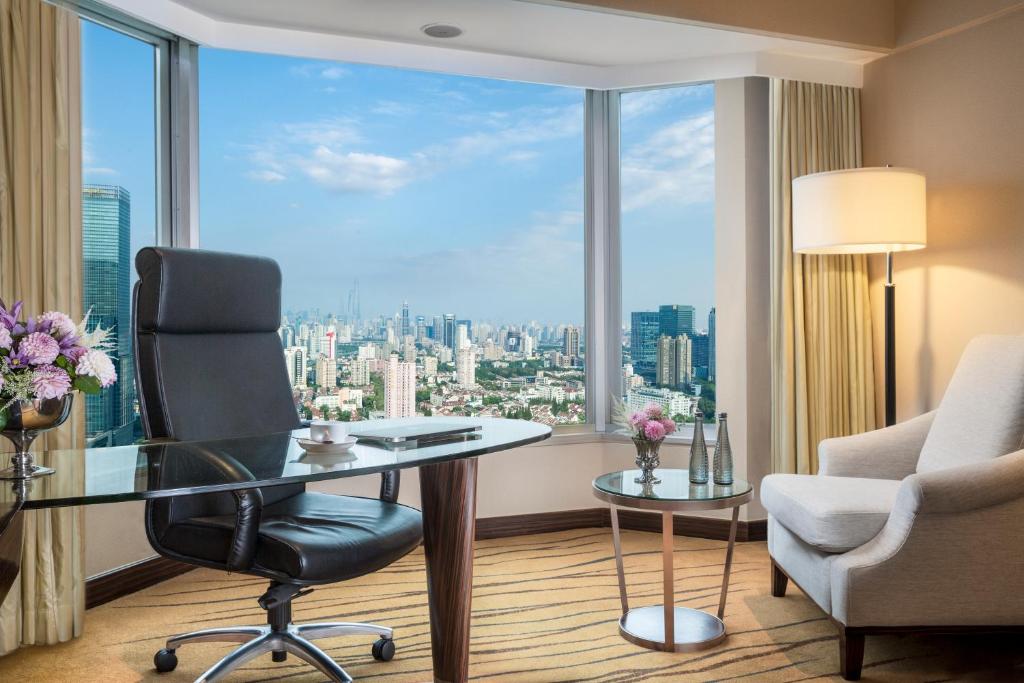 Двухместный (Двухместный номер Делюкс с 2 отдельными кроватями), Hilton Shanghai