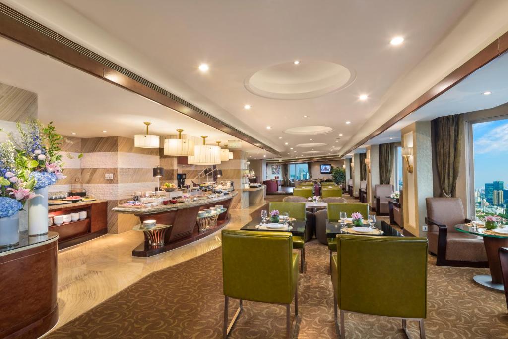 Сьюит (Двухместный панорамный люкс с 2 отдельными кроватями), Hilton Shanghai