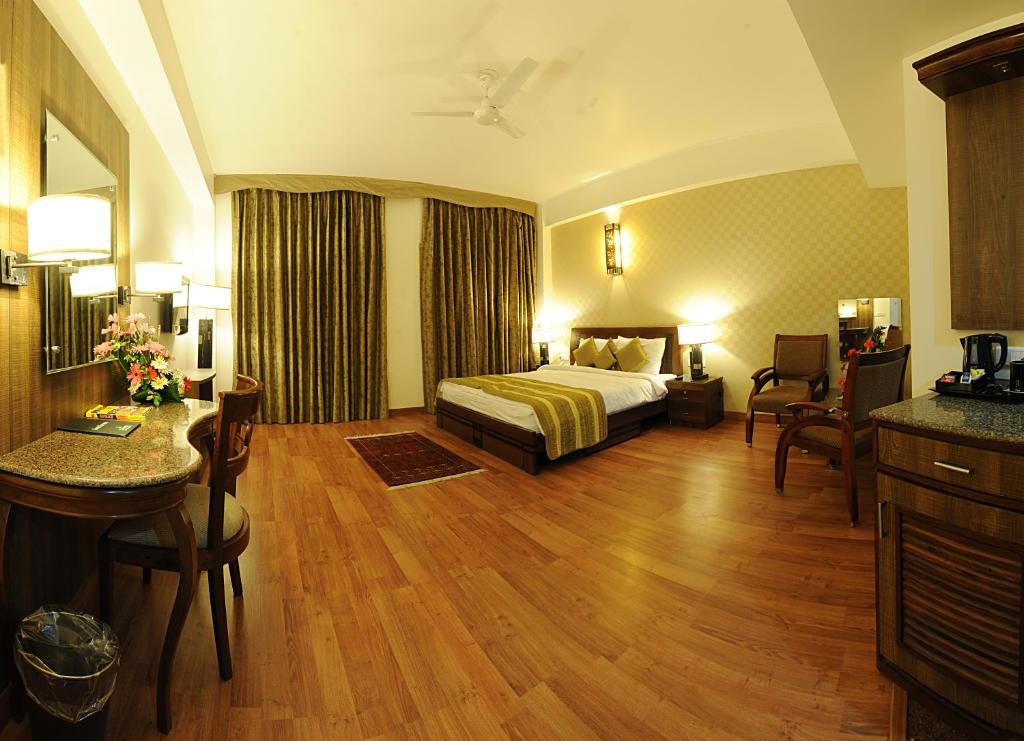 Двухместный (Улучшенный двухместный номер с 1 кроватью), Comfort Inn Alstonia