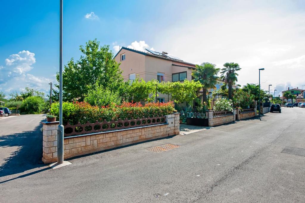 Holiday home and Apartment Dubravka photo 2