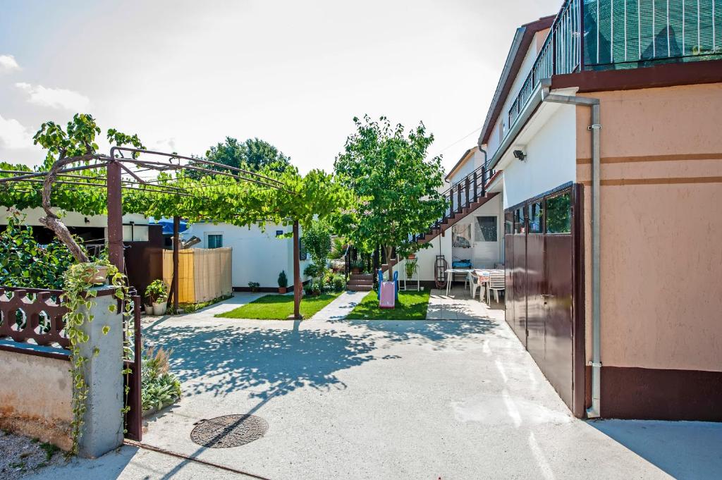 Holiday home and Apartment Dubravka photo 3