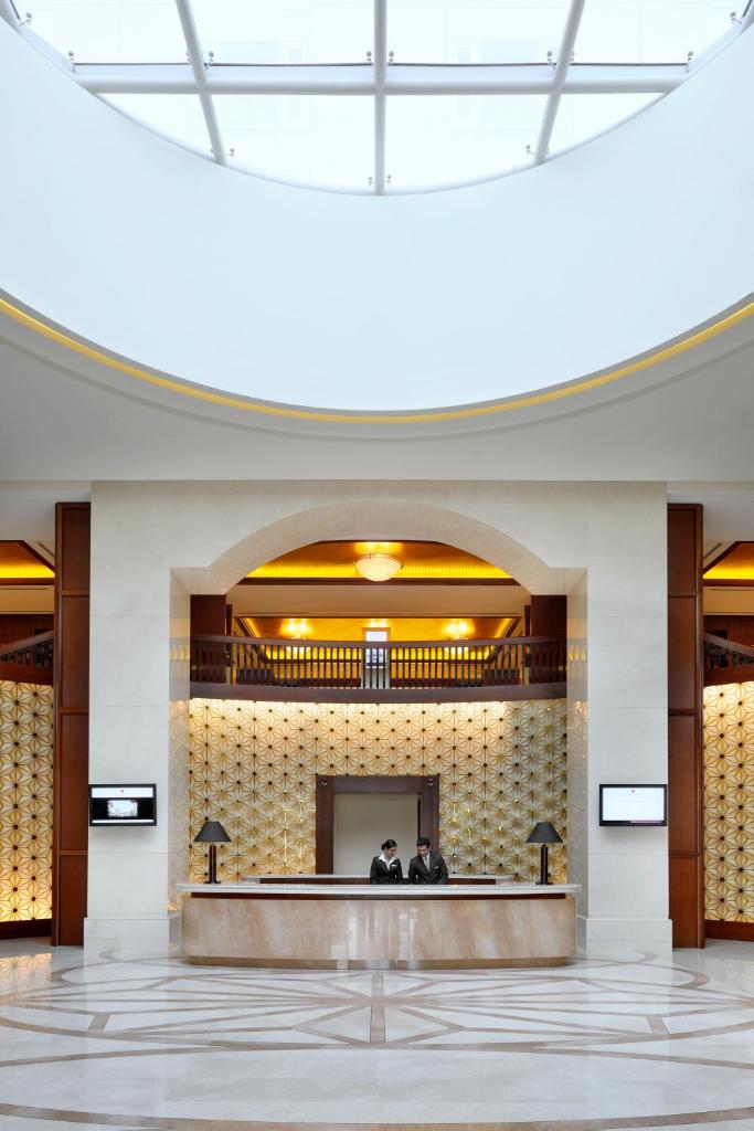 {
  "en-gb": "Crowne Plaza - Dubai Jumeirah by IHG"
} photo 2