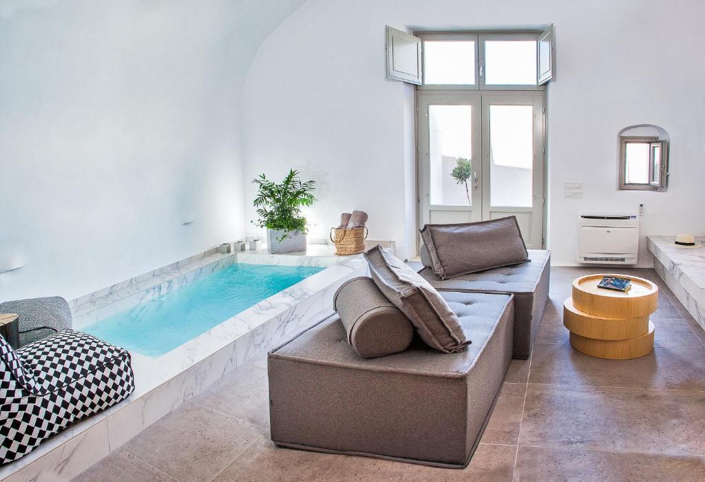 Вилла (L Villa with Sea View and Hot Tub), Santorini Soul Villas