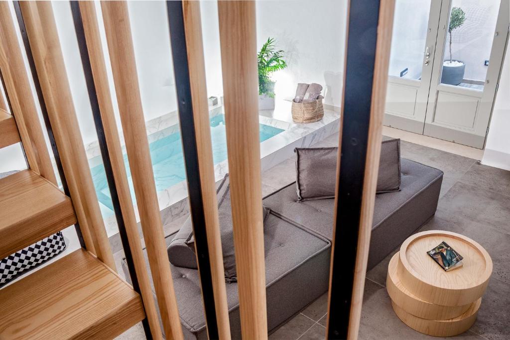 Вилла (L Villa with Sea View and Hot Tub), Santorini Soul Villas