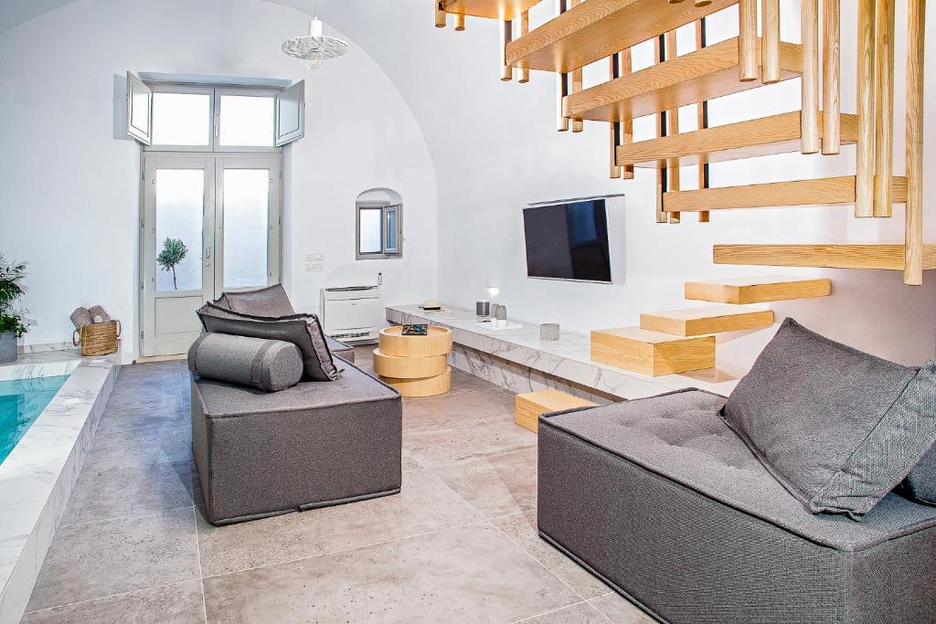 Вилла (L Villa with Sea View and Hot Tub), Santorini Soul Villas