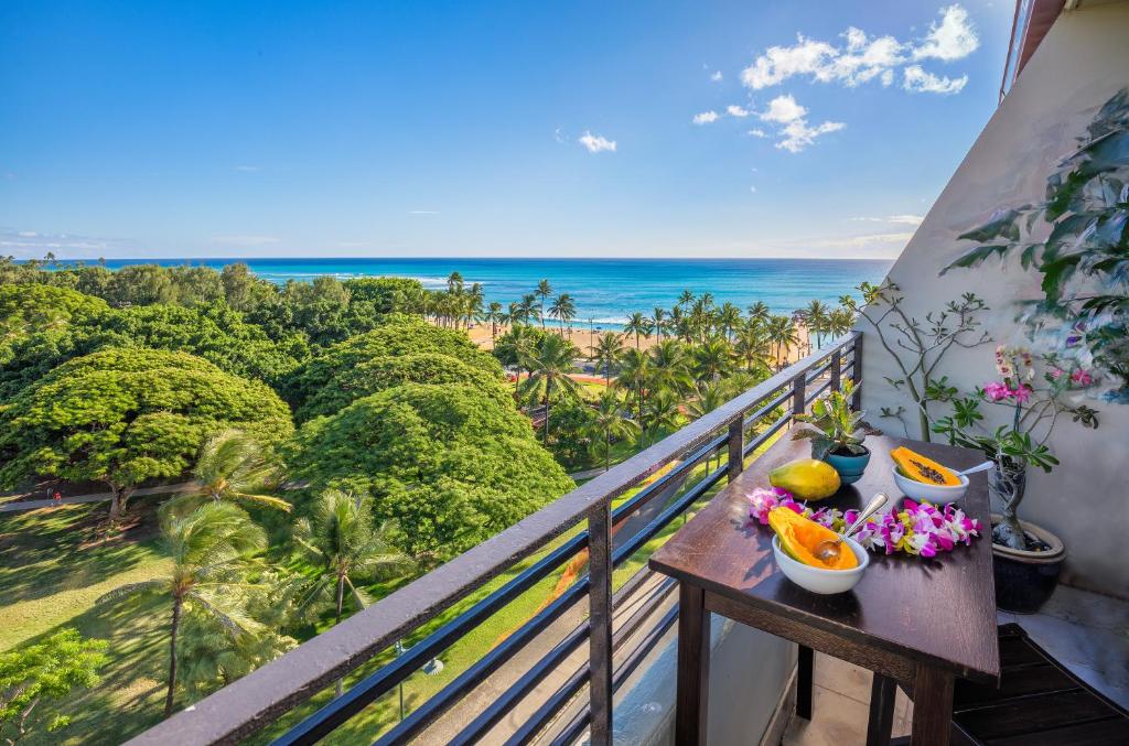Двухместный (Номер-студио с мини-кухней и видом на океан), Castle Waikiki Grand Hotel