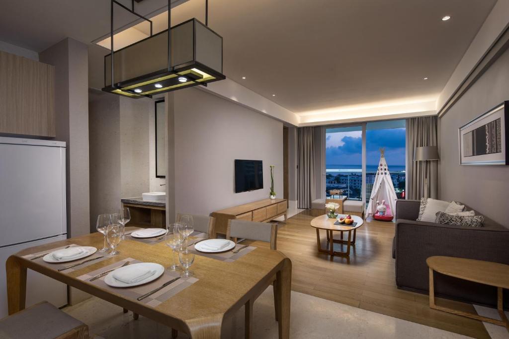 Сьюит (Отдельный элегантный люкс с 2 спальнями), Wyndham Sanya Bay