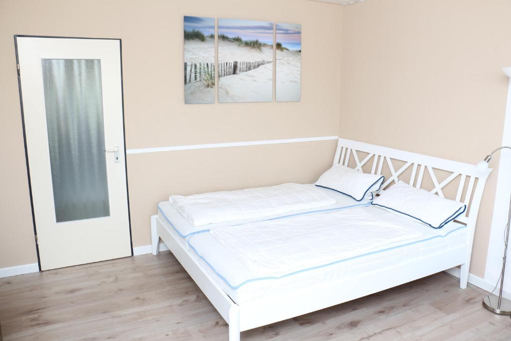 2Zi-Ferienwohnung am Südstrand mit eigenem Parkplatz perfekt für Familie photo 2