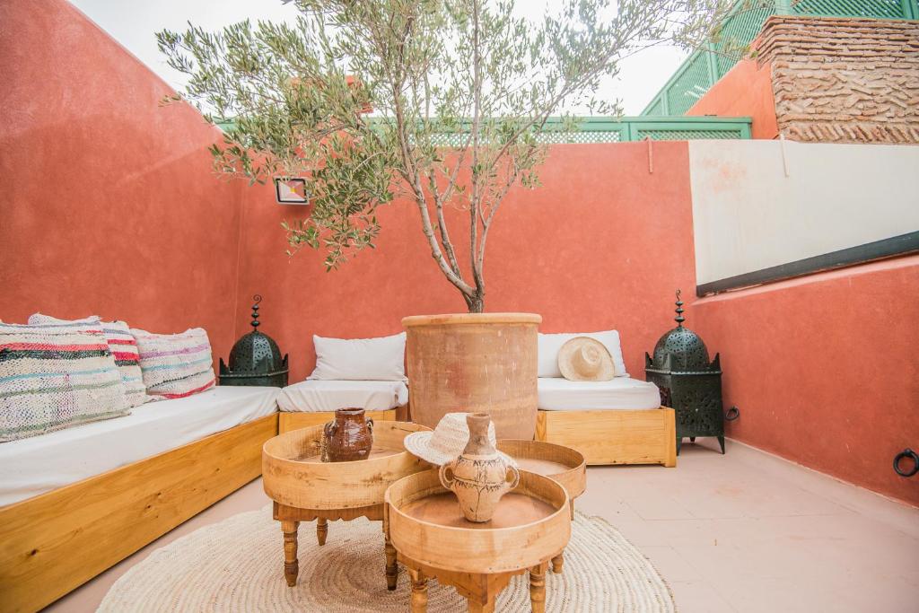 Riad Aliya - Tap to explore photos