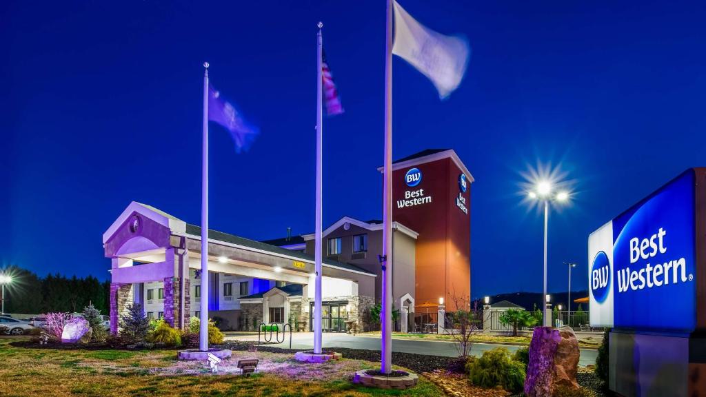 Best Western Travelers Rest Greenville image