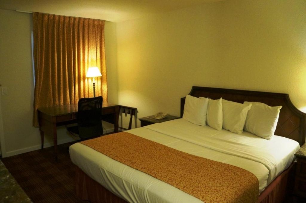Waterford Inn photo 2