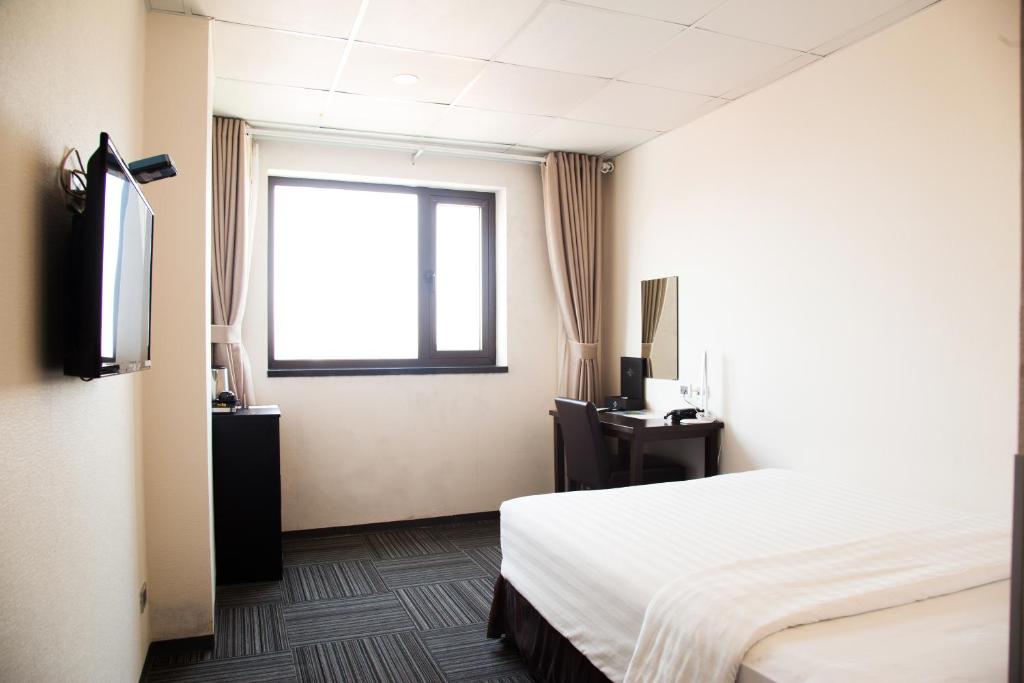 Sakura Hotel 3