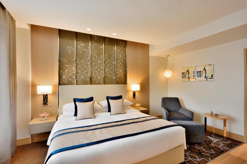 Сьюит (Представительский люкс), Radisson Gurugram Udyog Vihar