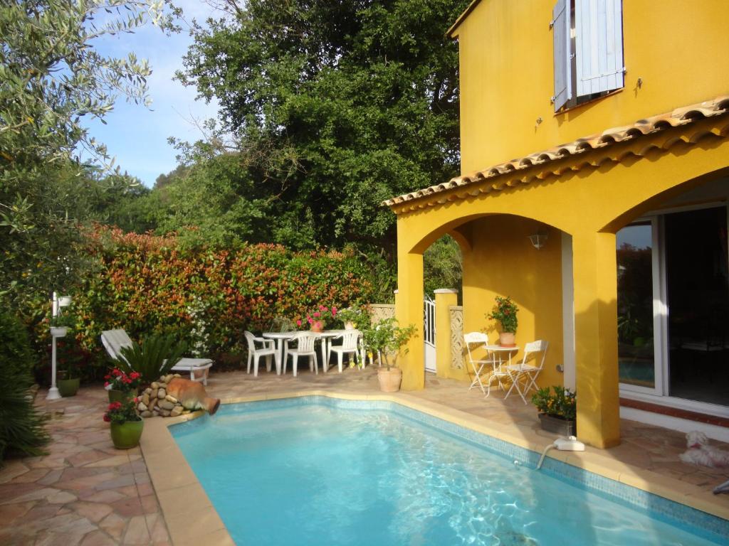 Deux Chambres dans Villa de Charme avec Piscine et Proche Mer