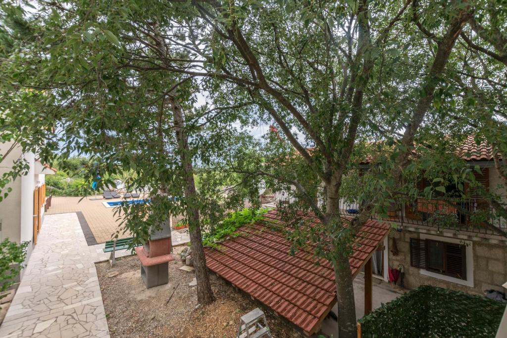 House Ante photo 2