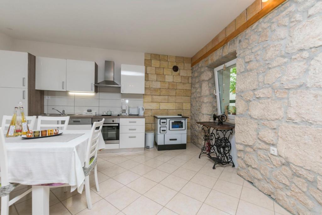 House Ante photo 4