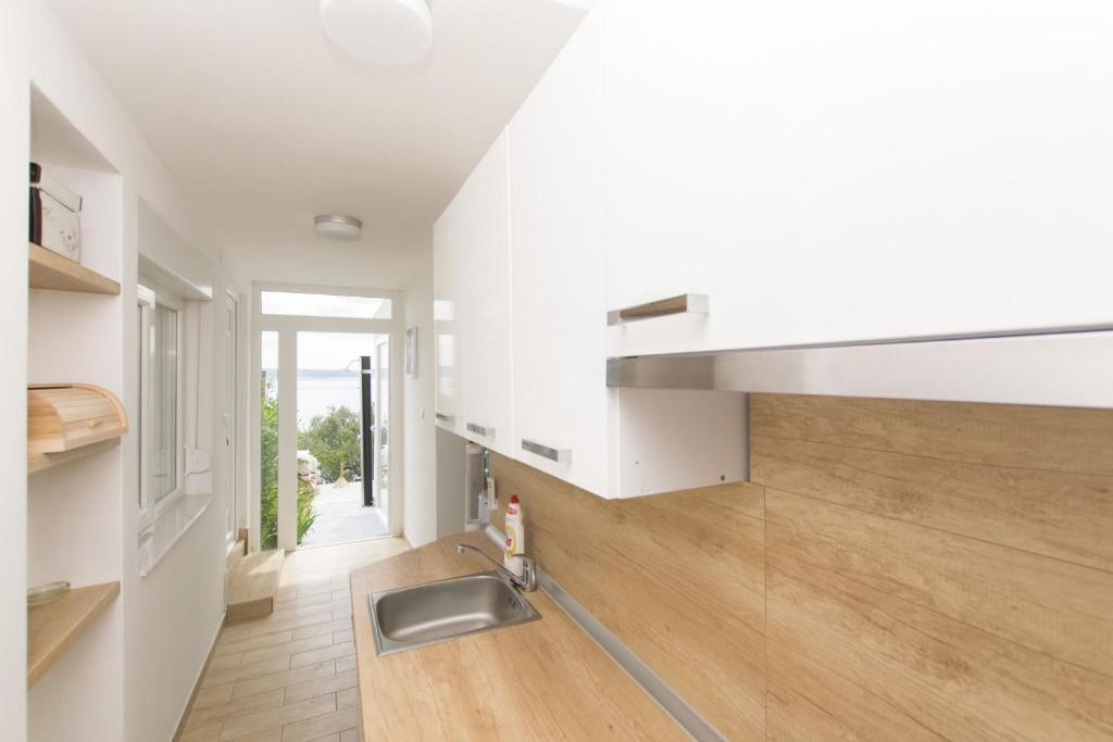 House Anica photo 2