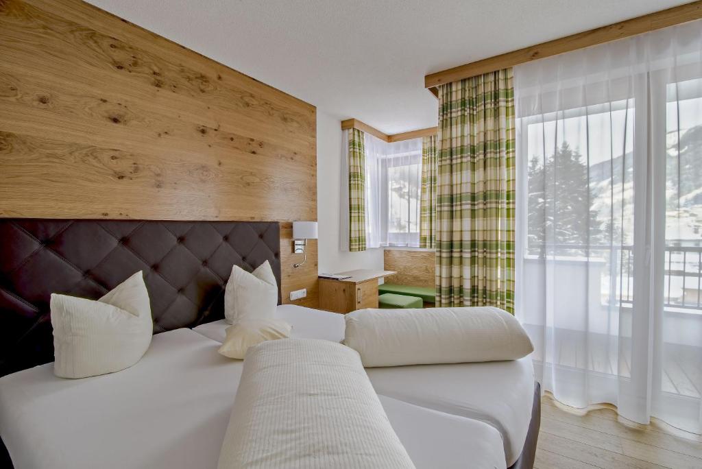 Hotel Enzian Paznaun photo 1
