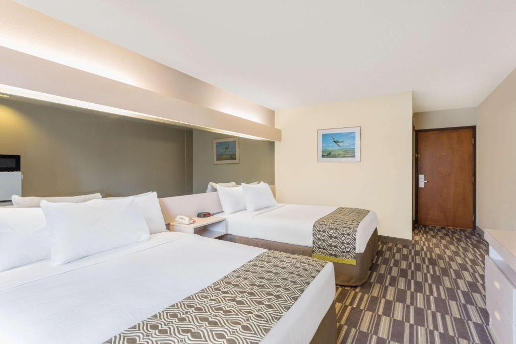 Microtel Inn & Suites by Wyndham photo 2