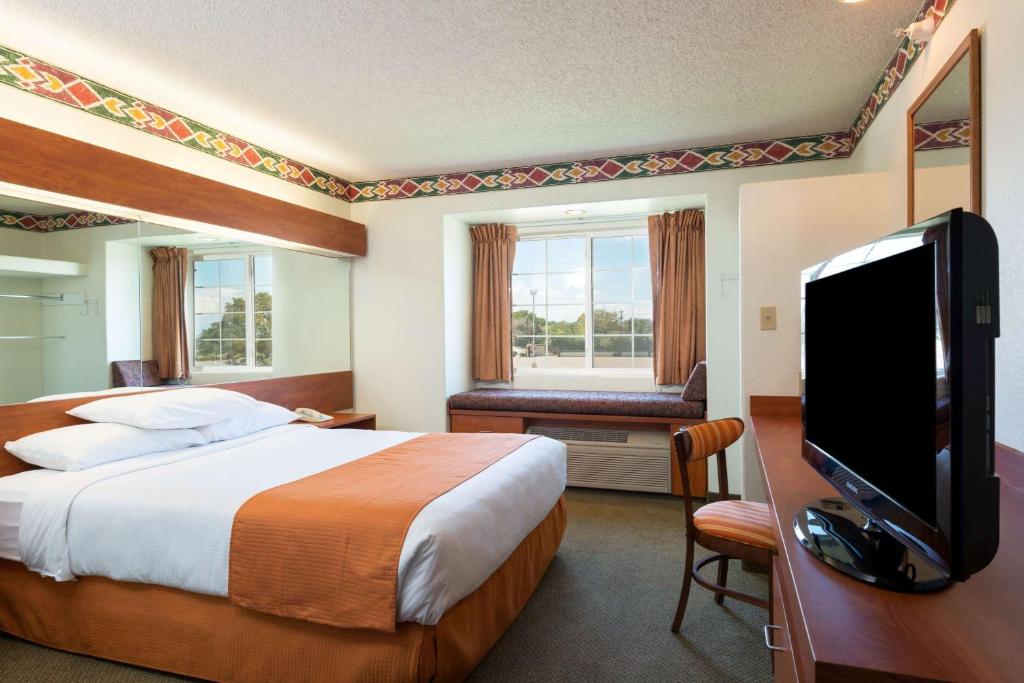Microtel Inn and Suites Pueblo photo 1