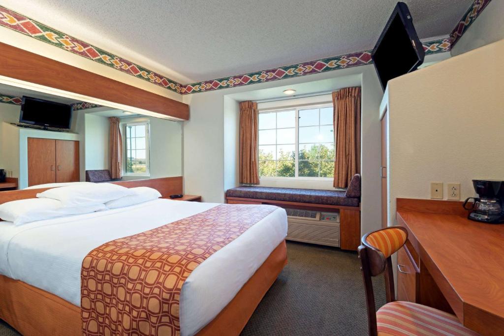Microtel Inn and Suites Pueblo photo 2