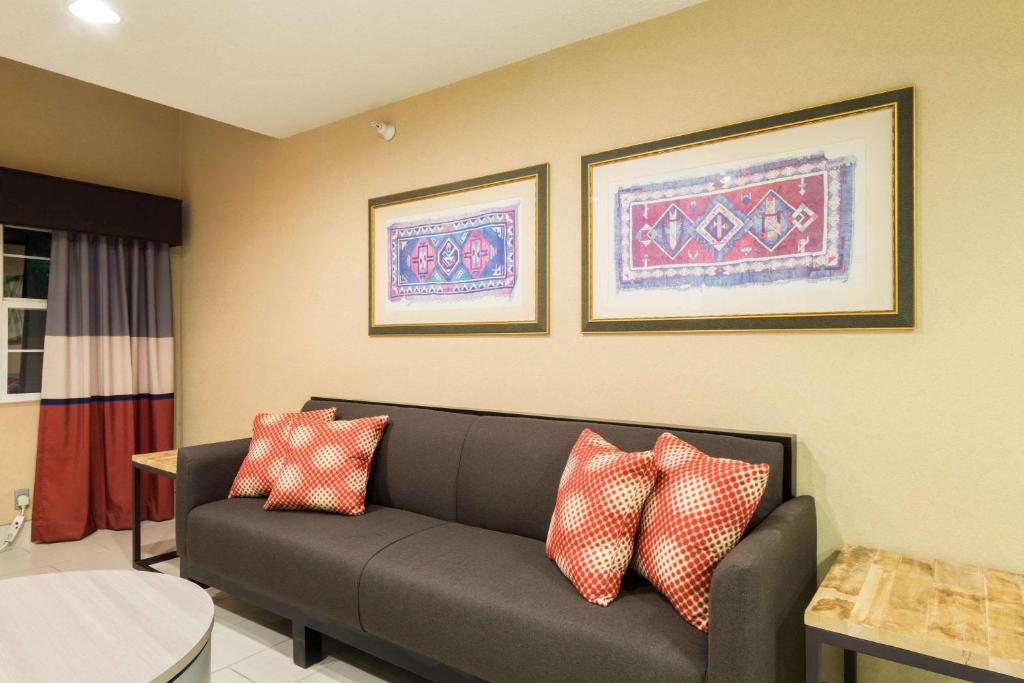 Microtel Inn and Suites Pueblo photo 3