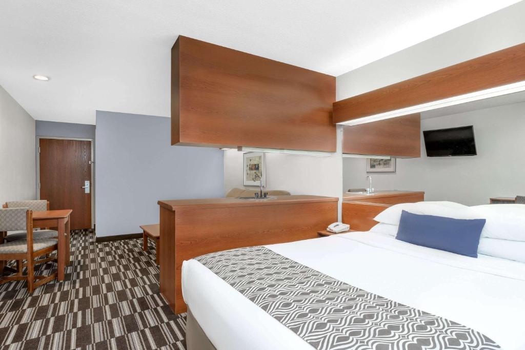 Microtel Inn & Suites by Wyndham Bremen photo 2