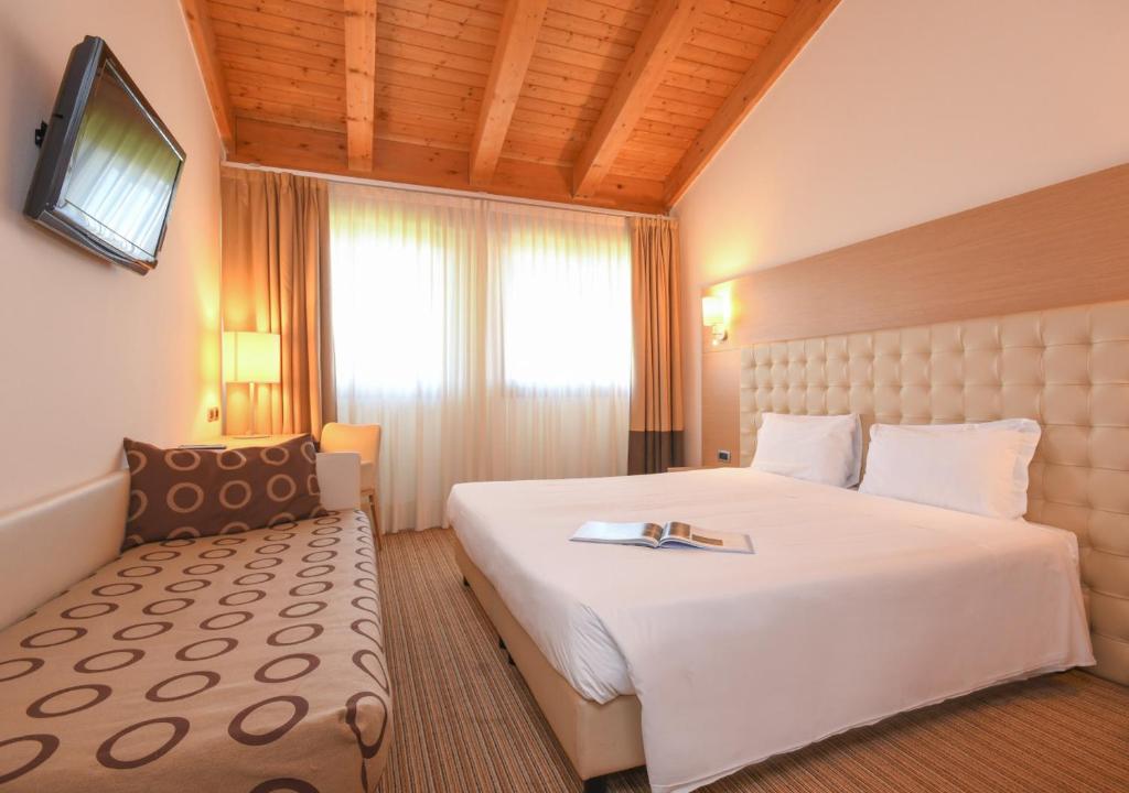 TH Lazise - Hotel Parchi Del Garda photo 4