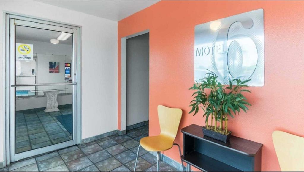 Motel 6 - Pensacola West photo 3