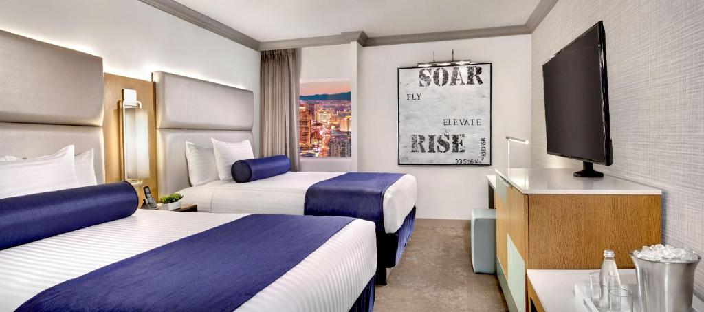 Двухместный (Номер Elevate с 2 кроватями размера «queen-size»), The STRAT Hotel, Casino and Skypod