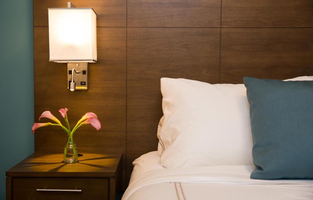 Staybridge Suites Seattle - South Lake Union, an IHG Hotel photo 1