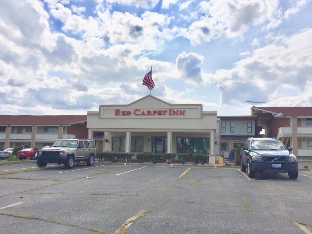 Red Carpet Inn Great Lakes image