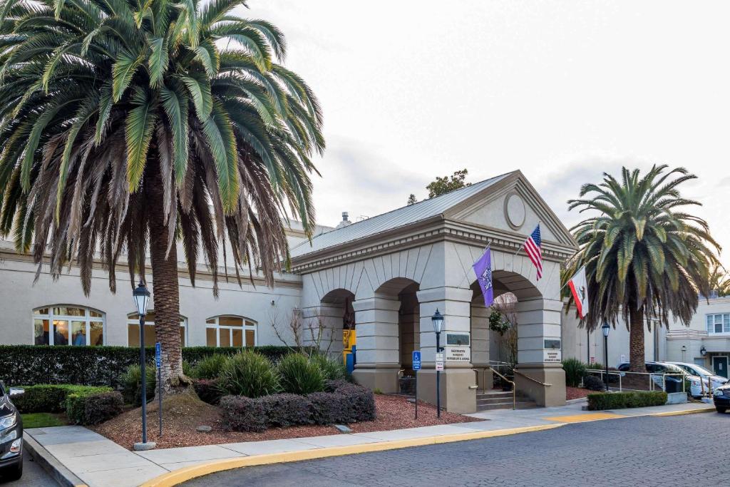 Lions Gate Hotel image