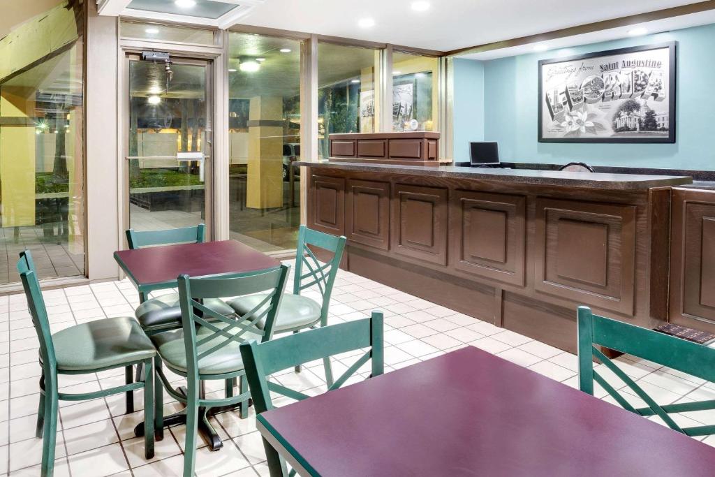 Super 8 by Wyndham St. Augustine photo 1