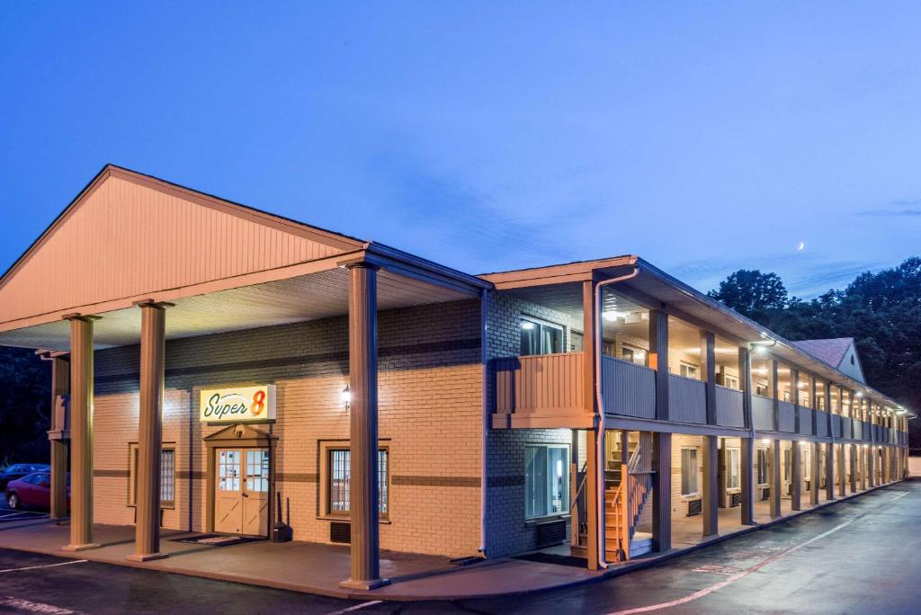 Super 8 by Wyndham Old Saybrook image