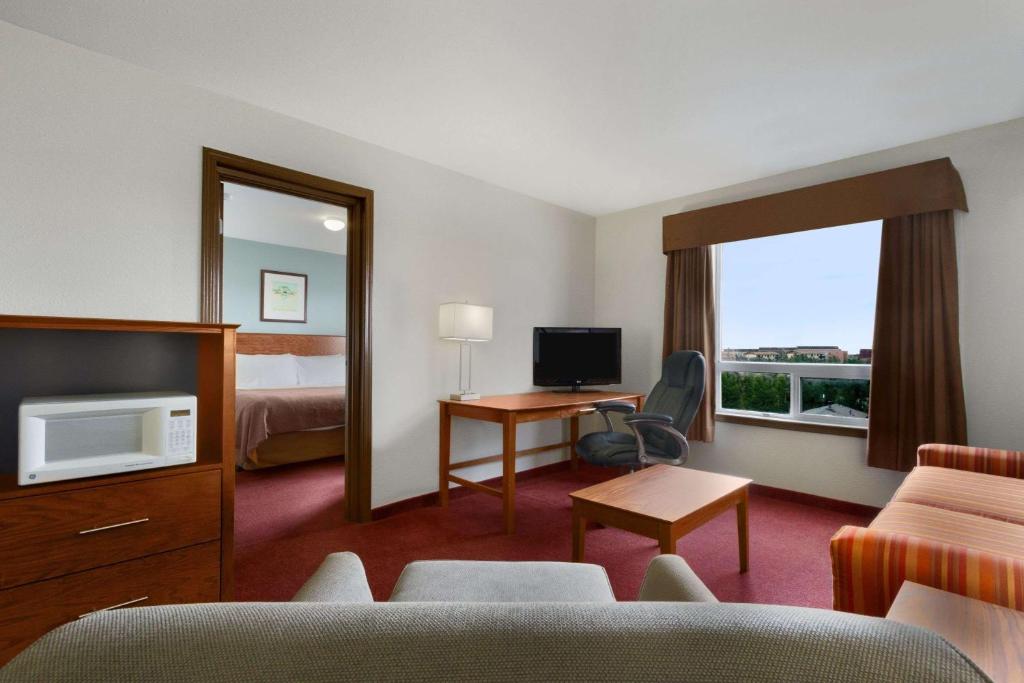 Super 8 by Wyndham Yellowknife photo 3
