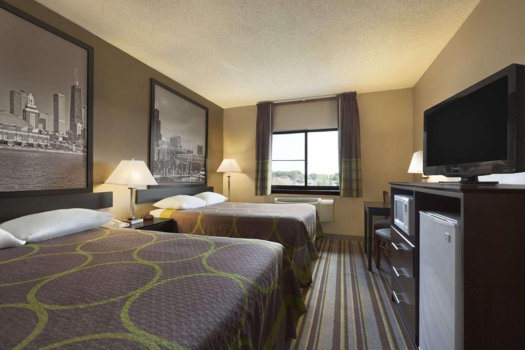 Super 8 by Wyndham Bridgeview/Chicago Area image