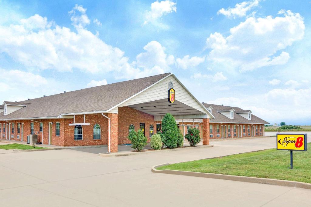 Super 8 by Wyndham Big Cabin/Vinita Area photo 2
