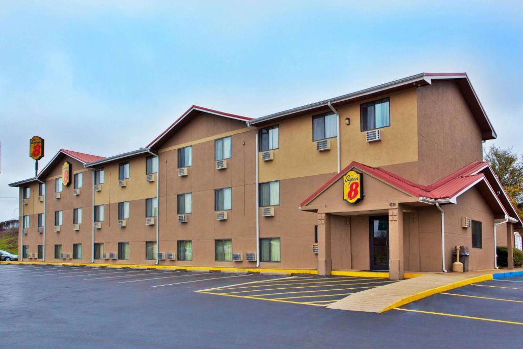 Super 8 by Wyndham Tuscaloosa image